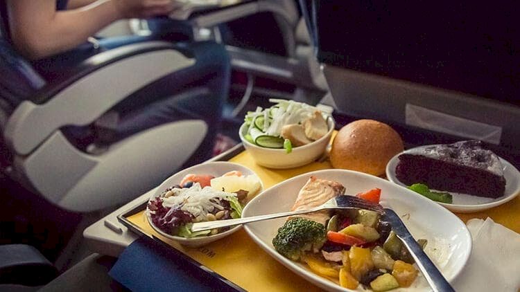 Uçaklarda hangi yiyecekler tüketilmemeli?