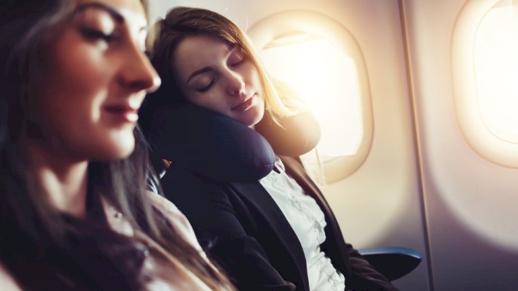 Uçakla Seyahat Ederken Kulak Sağlığınıza Dikkat Edin