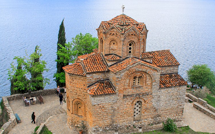Makedonya’nın En Güzel Kilisesi: Kaneo Saint John, Ohrid
