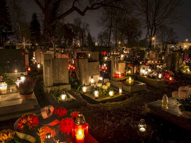 Dünya Genelinde İnanılmaz 7 Benzersiz Ölü Gömme Geleneği