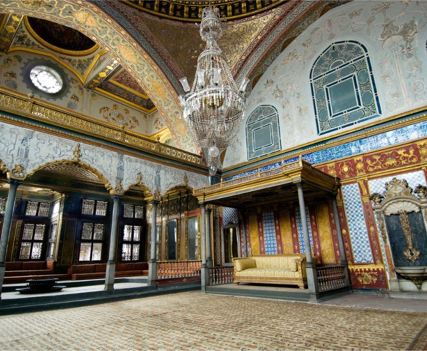 turkiye-deki-en-guzel-saraylar-gorkemli-tarihin-sahitleri-topkapi-sarayi
