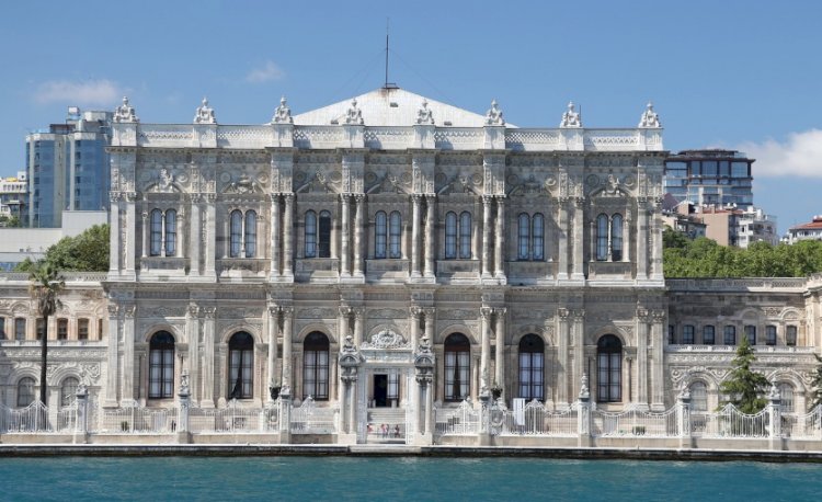 Dolmabahçe Sarayı Hakkında Bilgiler: Osmanlı’da Modern Çizgiler
