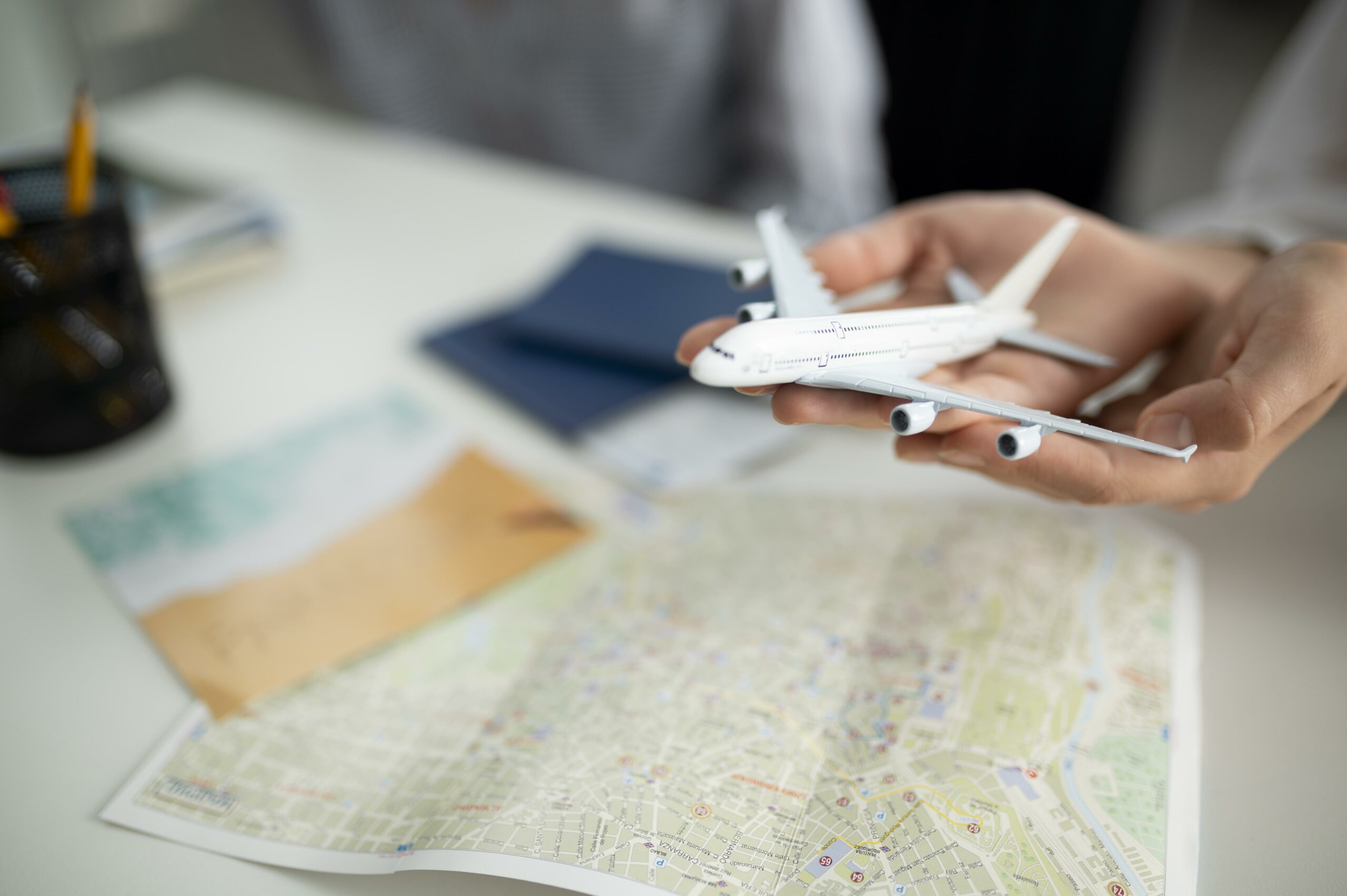 Uçak Yolculuğu İçin Önemli İpuçları: Rahat ve Sorunsuz Bir Seyahat İçin Nelere Dikkat Etmelisiniz?